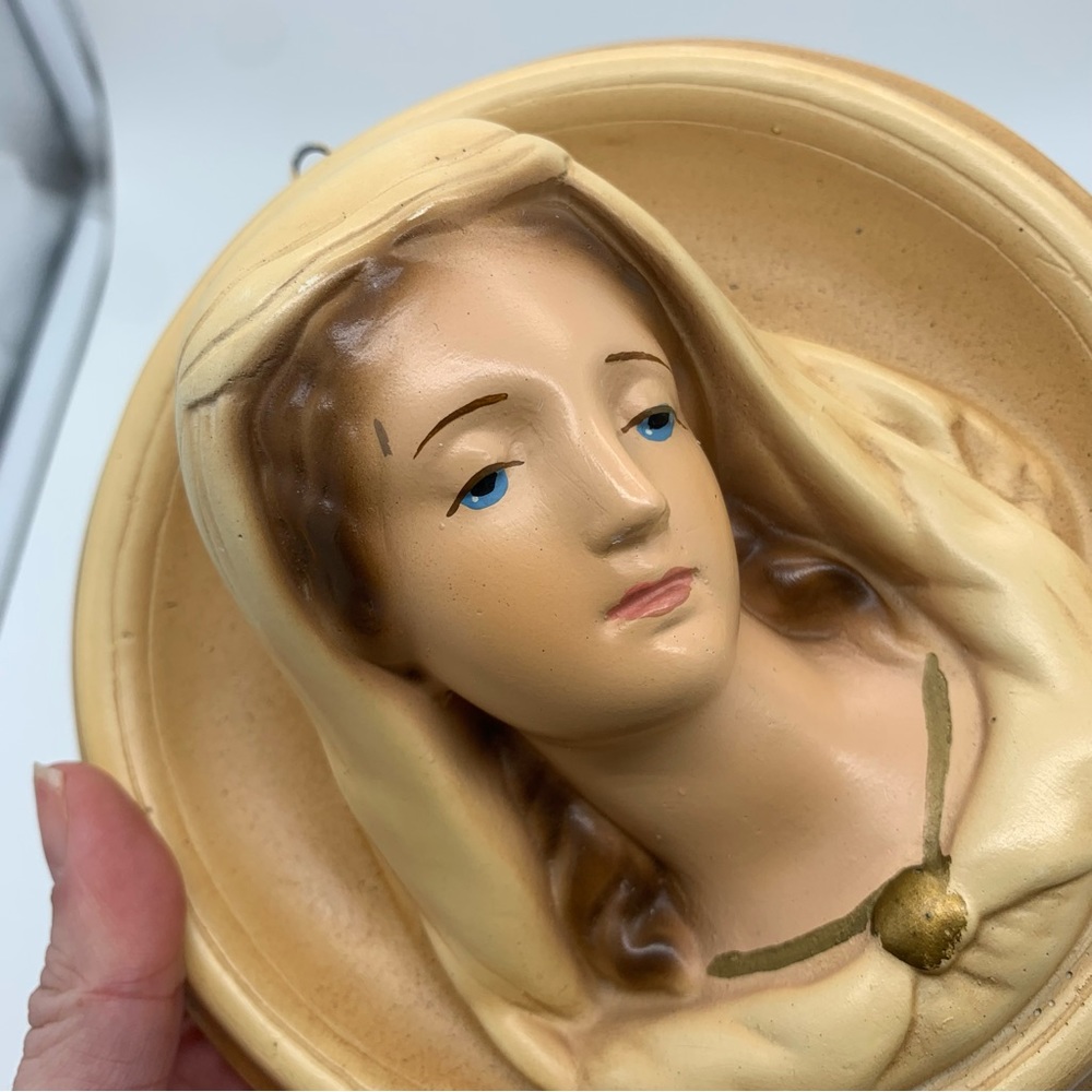 Vintage Chalkware Virgin Mary Madonna Catholic Religious Bust Wall Hanging - Picture 6 of 7